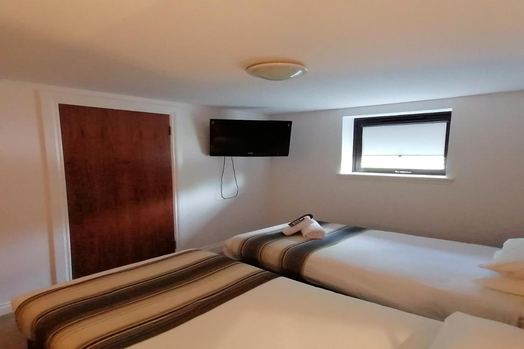 Livingston Lodge Hotel Екстер'єр фото
