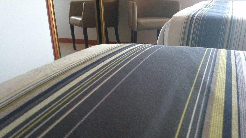 Livingston Lodge Hotel Екстер'єр фото