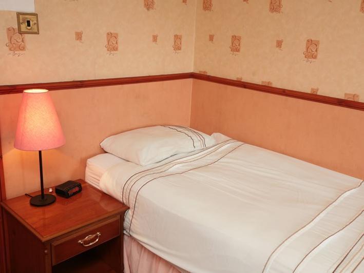 Livingston Lodge Hotel Екстер'єр фото